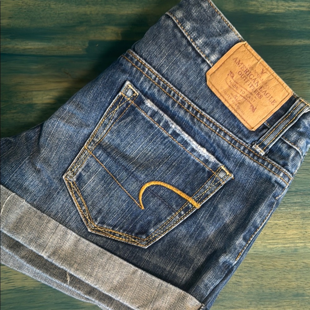 American Eagle Outfitters women’s blue Jean shorts